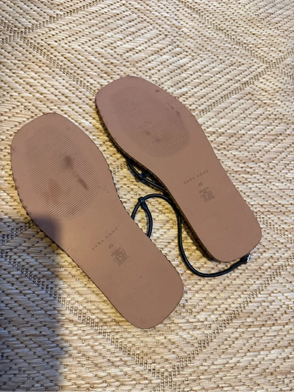 Zara Black Leather Thong Sandals with Tan Edge Stitching. Size 40 - Picture 2 of 2
